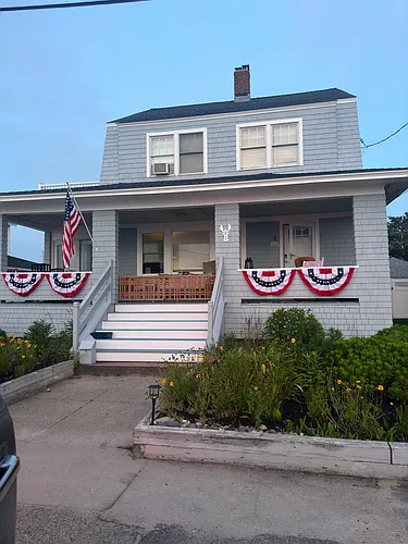 61 Beach Ave Photo 1