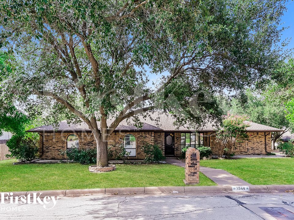 1st image of 3944 Misty Meadow Dr