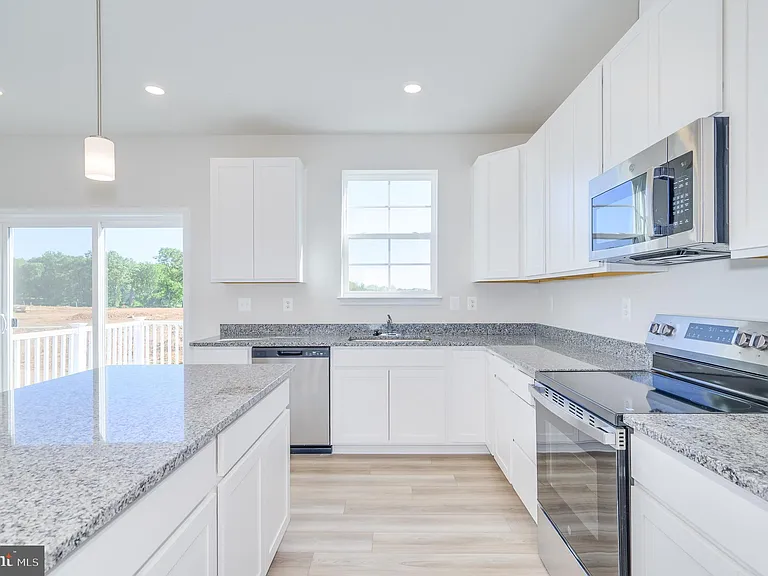 450 Seeback Dr — Photo 14