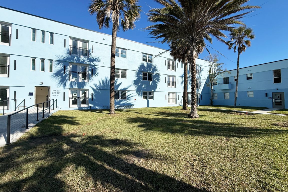 Exterior front of property