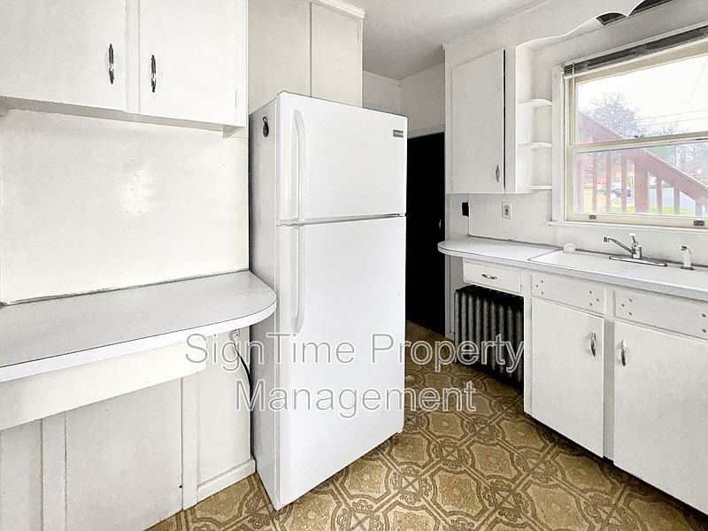 1st image of 825-827 Hamilton Ln