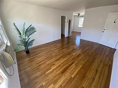Silverlake Garden Apartments — Photo 30
