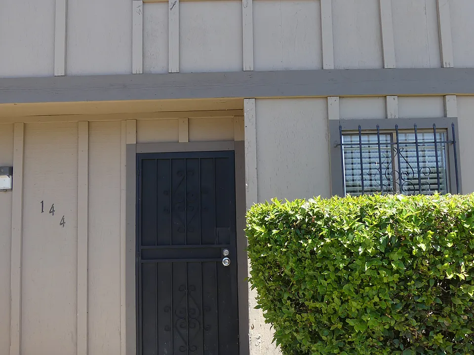 1221 N Peach Ave #143