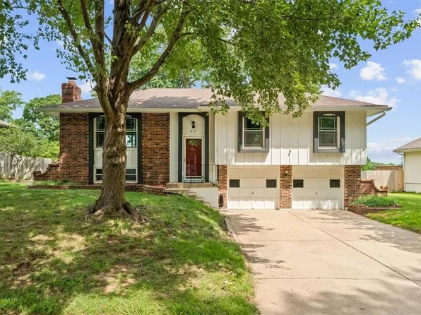 417 NE Stonewall Dr, Blue Springs, MO 64014
