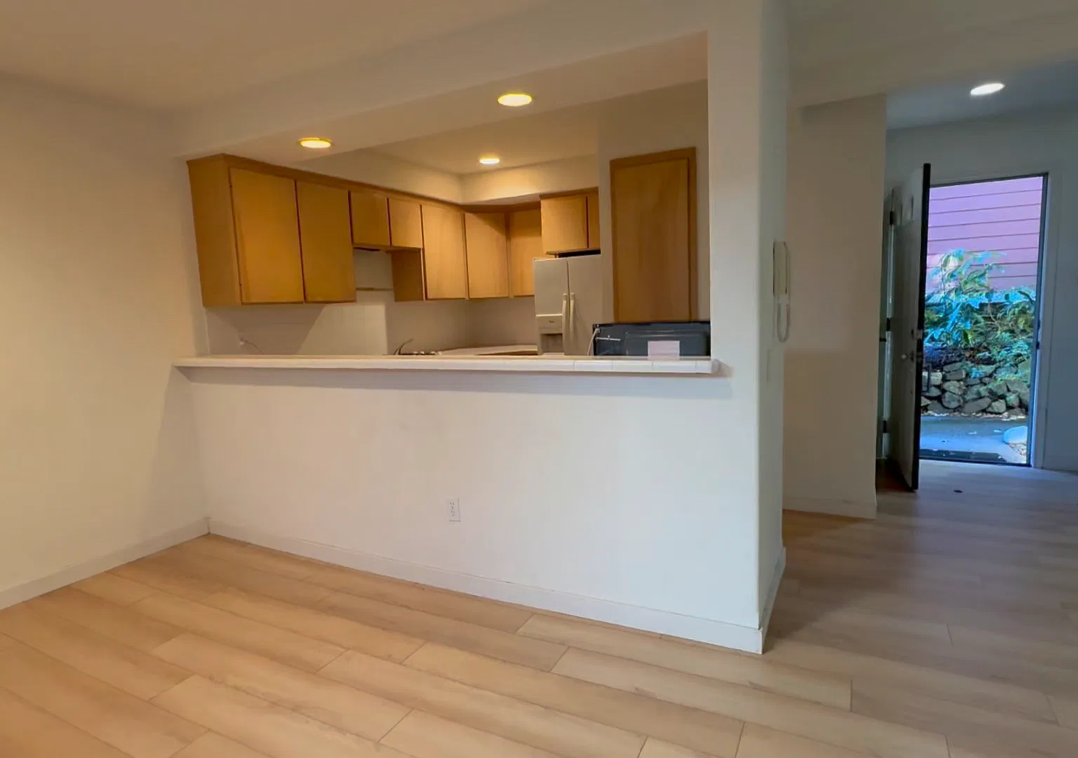 2 bed, 2.5 bath, 1393 sqft, $3,295 — Photo 2