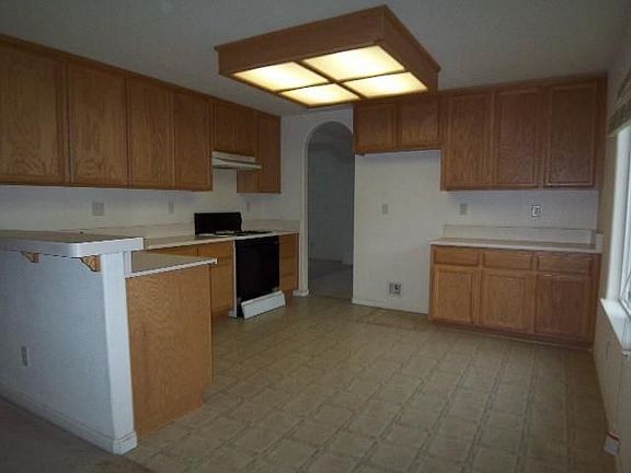 5th image of 6069 Oleander Ln