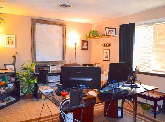4th image of 3309 Linda Ln