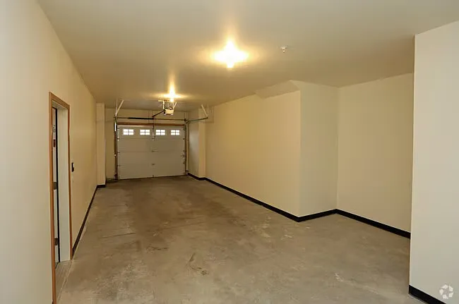 92nd Street Commons — Photo 13