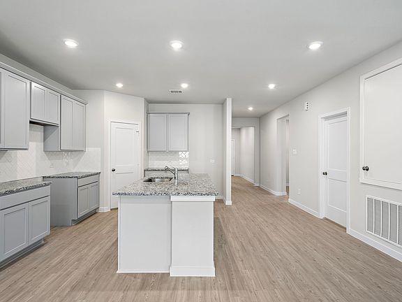 4th image of 9328 Shady Creek Dr
