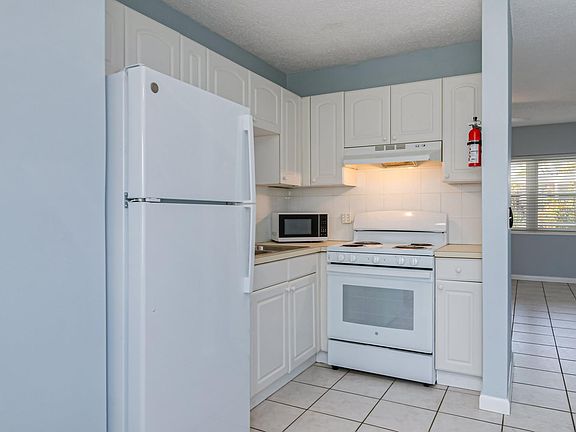 4th image of 325 Brevard Ave N APT E