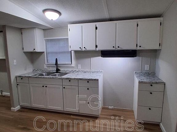 2nd image of 120 Deck Cir