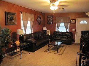 2nd image of 2831 Charles St