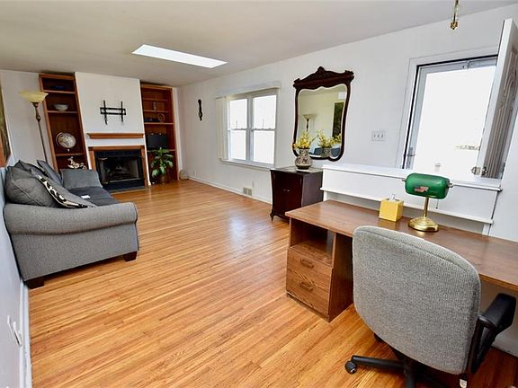 4th image of 2412 Fisher Ave