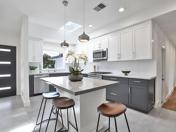 4th image of 5953 Shawcroft Dr