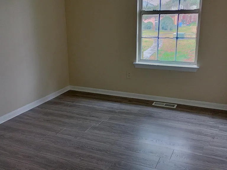 Pinebrooke Apartments — Photo 5