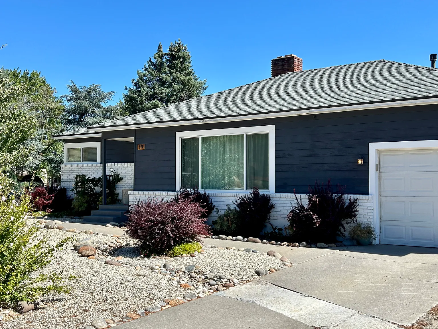 2 bed, 1063 sqft, $2,400 — Photo 3