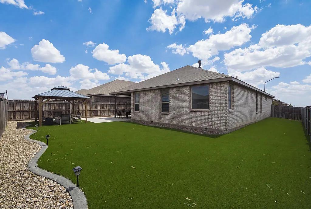 4 bed, 2.0 bath, 1907 sqft, $3,000 — Photo 3
