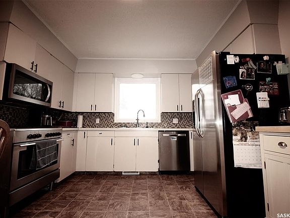 2nd image of 851 2nd STREET E