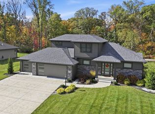 14379 Whisper Rock Blvd, Fort Wayne, IN