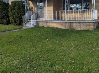 32 Parkview Ter, Cheektowaga, NY 14225