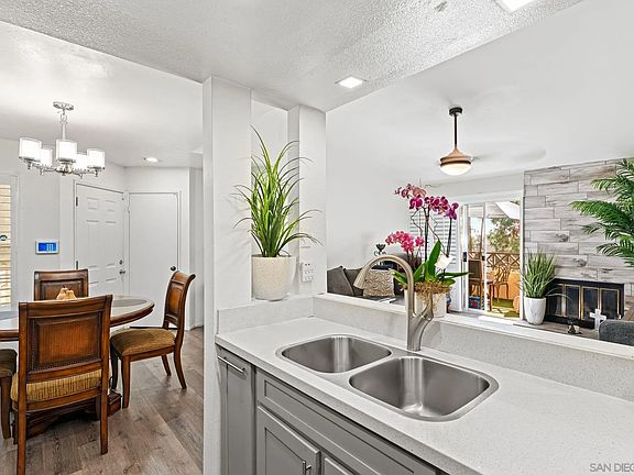 3rd image of 2085 Lakeridge Cir Unit 203