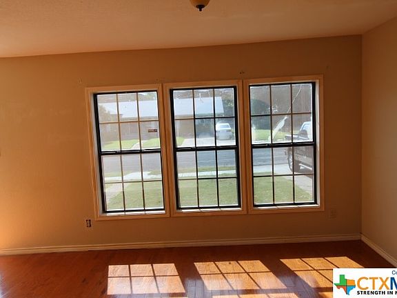 4th image of 1112 Gray Dr