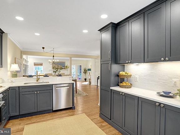 4th image of 6331 Crooked Oak Ln
