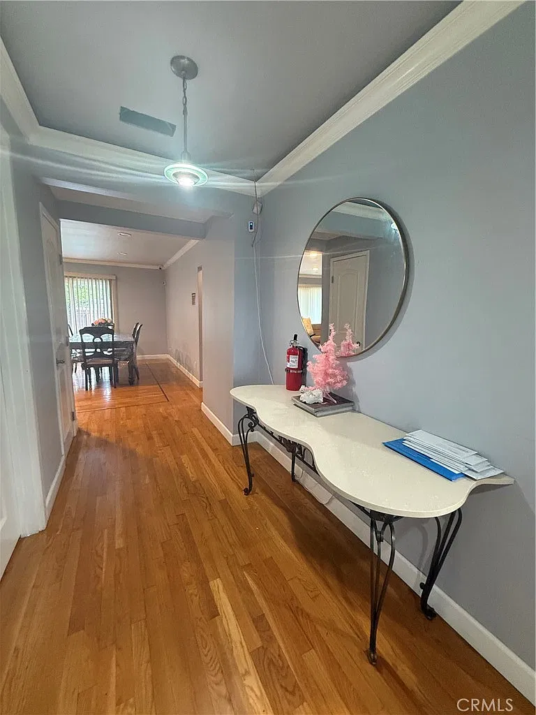 4 bed, 2025 sqft, $5,500 — Photo 2