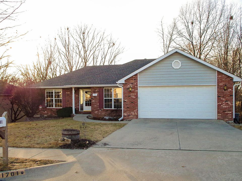 2nd image of 1701 Apple Valley Ct