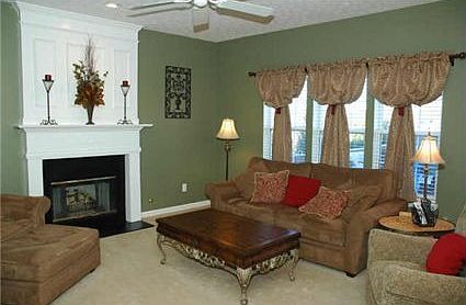 COMFORTABLE FAMILY ROOM