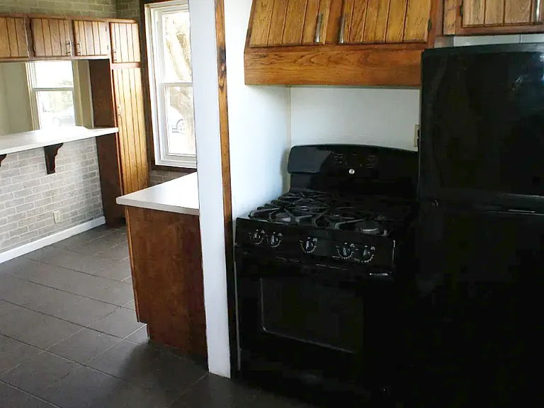 130 N Walnut St — Photo 18