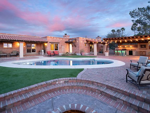 Entertainers Backyard