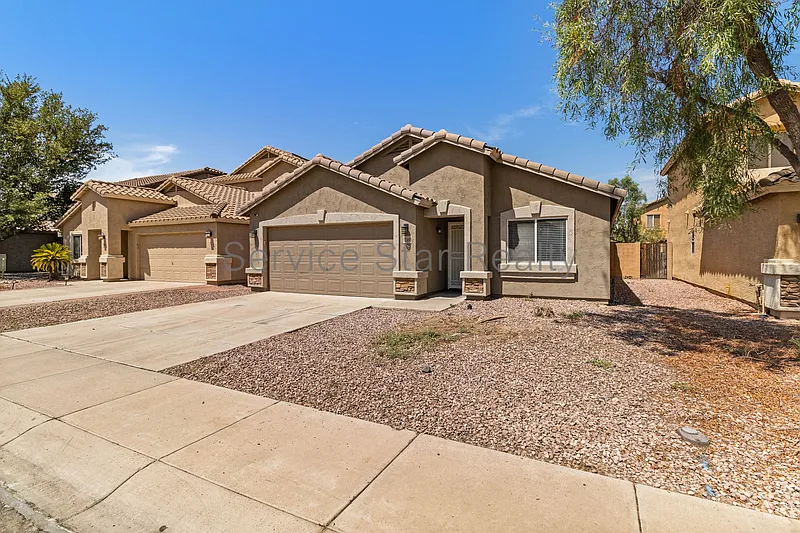 4 bed, 2.0 bath, 1730 sqft, $1,845 — Photo 3
