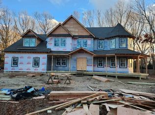 25A Randall Rd, Shoreham, NY 11786