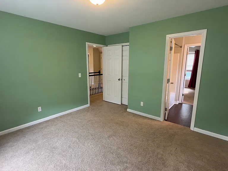 233 Montclaire Cir — Photo 7