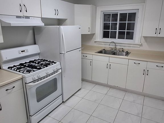 2nd image of 714 Van Wie Ave
