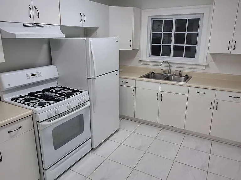 714 Van Wie Ave — Photo 2