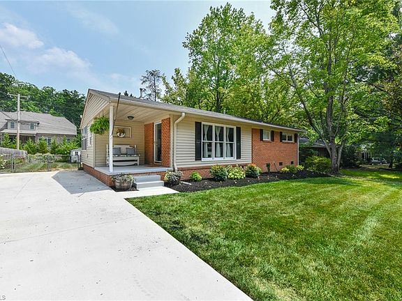 2nd image of 3004 Shamrock Dr