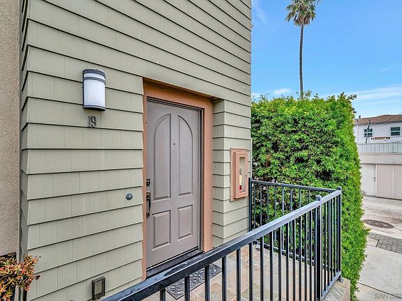 3rd image of 1056 Pearl St Unit 19