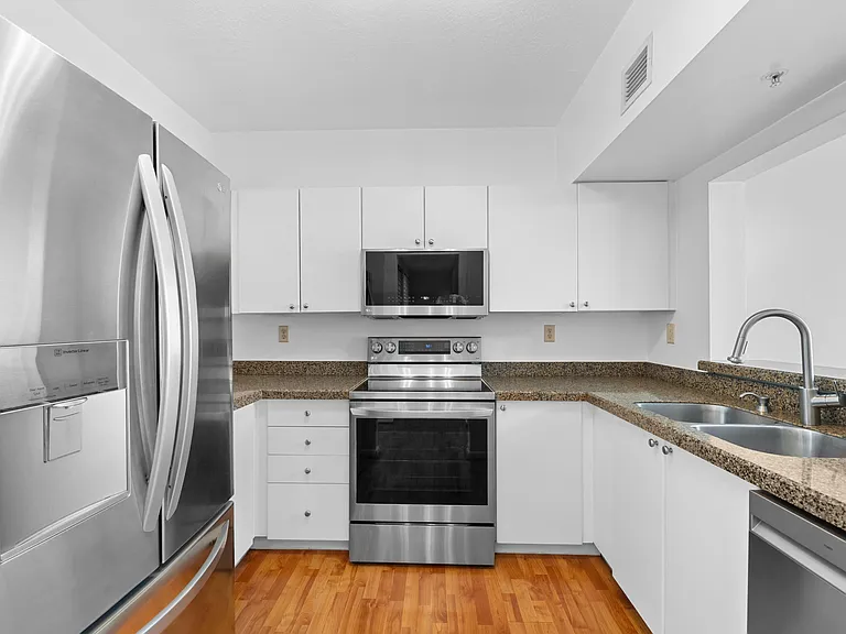 3020 NE 32nd Ave #710 — Photo 8