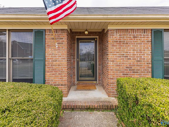4th image of 1110 Leeward Dr SE
