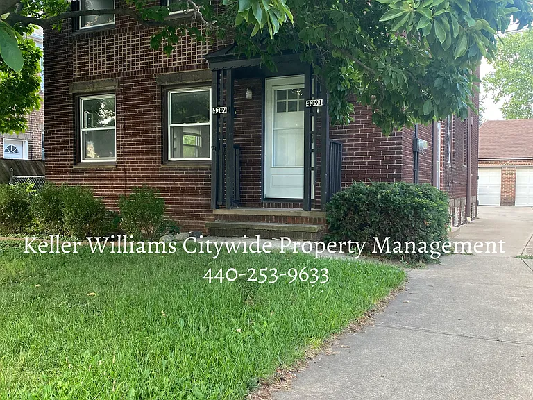 Second floor 2 bedroom 1 bath West Cleveland — Photo 1