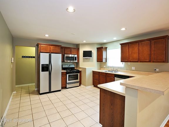 4th image of 229 W Main St
