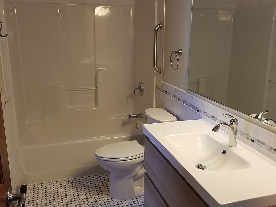 2nd image of 405 E Main St