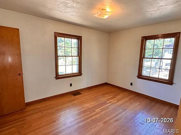 9th image of 9857 Lilac Dr