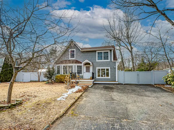 184 Jefferson Avenue, Saint James, NY 11780