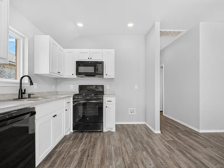 9608 Stallion Dr — Photo 5