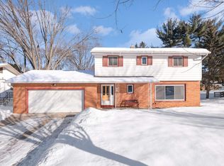 18 E Sandra Lee Dr, Saint Paul, MN 55119