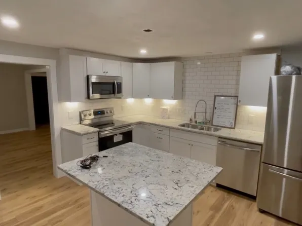 31 Camp St, Warwick, RI 02889