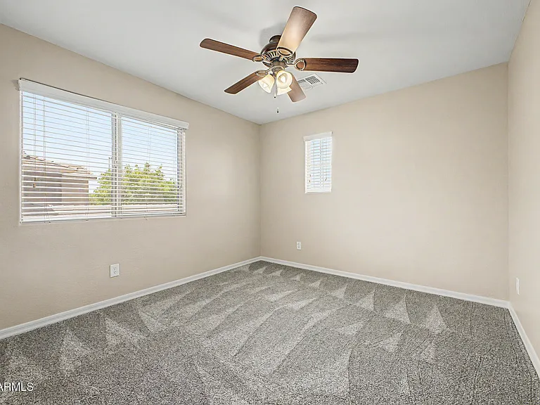 2531 E Eleana Ln — Photo 34